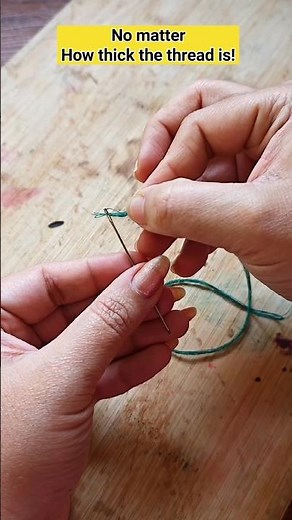 "No matter how thick the thread is, best trick to thread a needle"😳🤯#usefultips #threadneedle #trick
