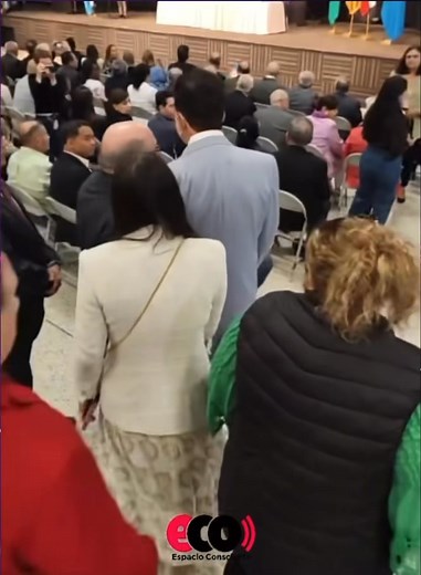 19K views · 179 reactions | Son las 10 familias que empobrecieron a este país las que buscan gobernar de nuevo para sus propios intereses teniendo a un monigote en la presidencia, aquí lo lleva del brazo como si fuera de su propiedad y dándole instrucciones de que decir, uno de los mayores magnates del país Eduardo Facusse. | Heber Padilla | Facebook