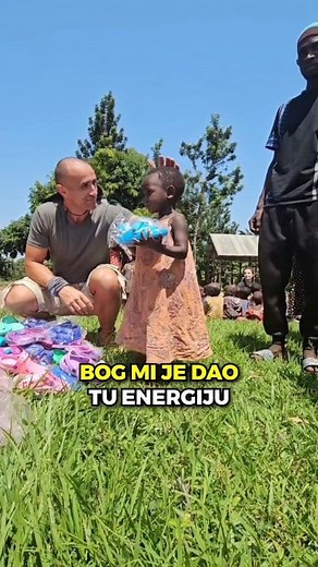 JA SAM SAMO GLAS- NJIHOV GLAS SAMO ALAT DA SE DOBRO ČUJE DALJE U ovoj životnoj priči ja nisam bitan. I ne zanima me ko će šta misliti o meni. Nisu bitni ni kilometri koje sam prešao, ni planine koje sam osvojio, ni pustinje kroz koje sam prošao. Mene ne zanima slava, ne zanima me popularnost, ni svetla reflektora. Jer dok se o meni priča — tamo negde, u nekom zaboravljenom selu, postoji dete koje se bori za dah. Postoji majka koja svake noći moli za jedno “sutra”. Postoji porodica koja nema ni t