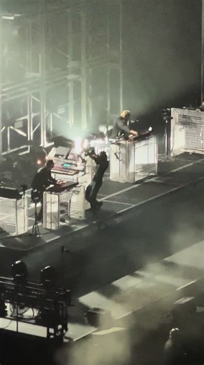 Give the cameraman a raise 👀#rufusdusol #brisbane #aus