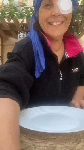 2.1K views · 159 reactions | Il faut manger le fruit du dragon pour ses bienfaits nutritionnels, notamment sa richesse en fibres pour la digestion, en vitamine C pour renforcer le système immunitaire et en antioxydants pour lutter contre le vieillissement cellulaire. Il est également une bonne source de fer, de calcium et d'autres vitamines du groupe B. | Gafsi Gafsia | Facebook