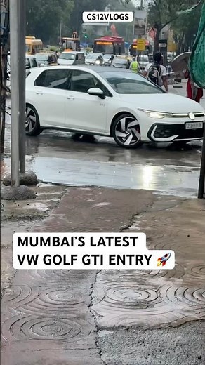 MUMBAI’S LATEST WHITE VOLKSWAGEN GOLF GTI ENTRY IN MUMBAI HEAVY RAINS #SHORTS#INDIA#car#golfgti
