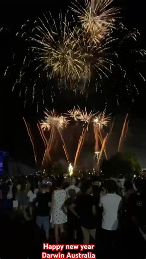 “Darwin Waterfront 9pm Fireworks: Kicking Off 2026 in Spectacular Style! 🎆✨” #fireworks #australia