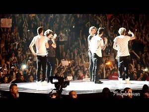 (HD) One Direction Answers Twitter Questions VANCOUVER - SO FUNNY !!