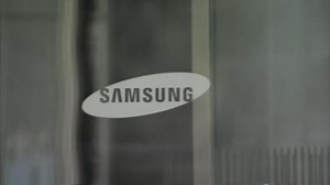 Samsung to slash chip output, flags worst profit in 14 years