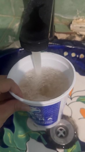 33K views · 140 reactions | #DenunciaCiudadana se transcribe tal cual: Así como sale el agua de la llave… y a veces hasta más sucia. Por favor, en Cañadas nunca nos hacen caso de nada: ni de las calles, ni del agua, ni de nada. | Notiespacio PV | Facebook