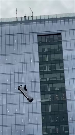 Window washers left dangling 15 stories above the ground