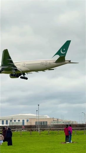 Boeing 777-240￼ coming from ￼ Islamabad to landing Heathrow Airport London ￼