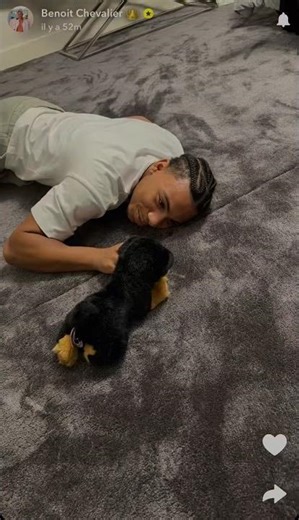 Wesh est-ce qu'on crie comme ça pour une peluche 😂🤣