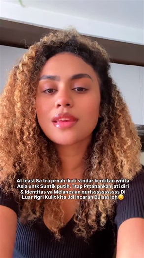 Nwaj_Jitmau2 on Instagram: "Pnglman Prbdi slma Di Australia bule” bhkan Ada yg sa lihat rmbut blonde mata biru tpi jln kulit coklat mcm sa, krna hasil bajemur & tanning Cream/oil yg dong pke untk kas coklat dong bdan senekad itu cokkk😌 Kulit gelap skrng di pndang Sksi lohhhh yuk jngan insecure dngn kulit mu gurlssss. #melanesian #papuan"