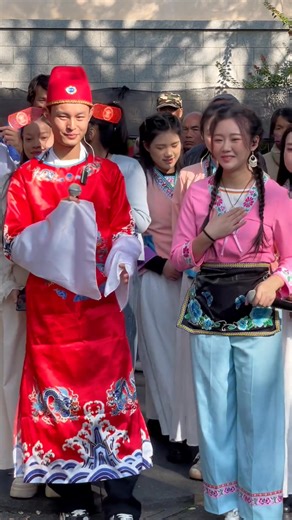 今天同臺展歌喉 https://s.shopee.tw/AABainHTjV 超級迷你行動K歌新上市！ 無線支援雙麥克風，雙人K歌沒問題！ | Infp的潦草诗人