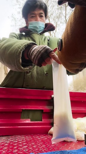 How to Fill Plastic Bags with Milk Safely and Effectively
