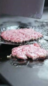 Shannon Cooke makes Smash Burgers on the Blackstone Griddle