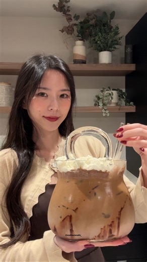 Seo Hyun Kook | 💌✨👛 send to your beautiful coffee lovers Recipe 🍫 chocolate syrup 🤎 ice - espresso ✨ milk + @cloudcafe_official hot choco zero infused... | Instagram