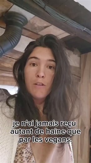 Les Champs de Gaya et sa Table on Instagram: "En direct mercredi 11 février a 20h, sur insta et sur youtube pour parler de la place de l'animal dans notre agriculture. On parlera aussi de la mise a mort, de l'équilibre, et on parlera de la possibilité dun monde sans animaux. Je vais essayer d'être la plus objective, en sachant que jai ete végétarienne pendant 10 ans avant d'être éleveuse. Je vais parler d'exemple concrets, chez moi et chez dautre. Si vous avez des questions, des arguments, n'hés