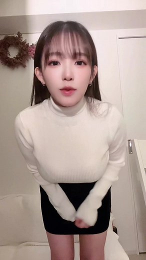 鈴木ふみ奈 Leak、巨乳JKぷるるんダンス - 7800万再生 41万フォロワー増