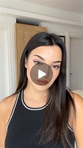 Beste Demir | Neden likit eyeliner sürmeyi bırakmışım… neyse geri döndüm 🫡 Makyajımı beğendiniz mi girlllssss Kaş waxı @sglamco Kontür @sglamco Baking... | Instagram
