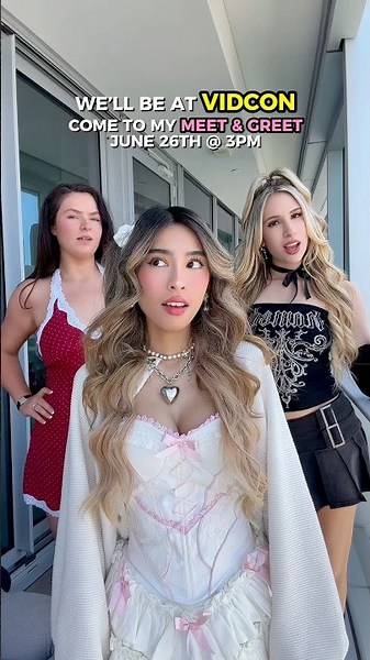 See you guys at VIDCON!💛 #vidcon