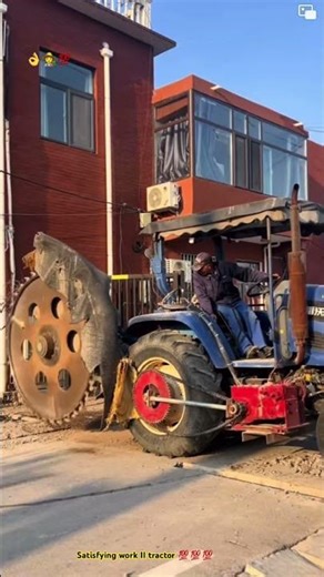Big saw tractor cutting concrete road exactly : Rudimentary !!
