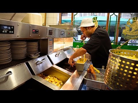 155 Years Old! London's Oldest Fish & Chips Shop During Lunchtime Rush