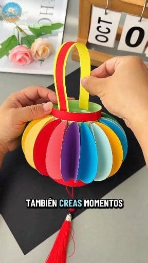 Aprende como hacer una linterna de tiras de papel #lifehacks #ideas #tips #linterna #manualidades #reels #reelschallenge #hacks #tendencia | Hackeando el día