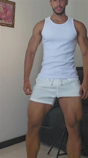 Os vídeos de Eric Victor (@ericvcs) com Hips Don't Lie - Miguel González