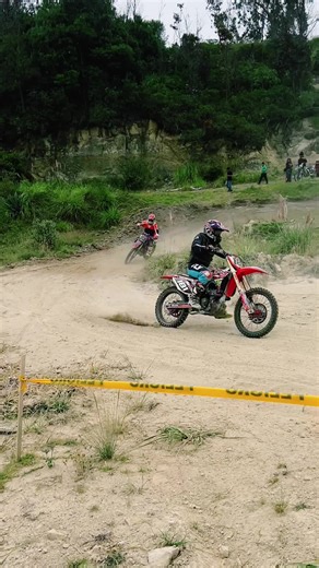 #paraelmundoentero🌍 #yamaha @Urban Cuenca Tv @skyrider_ec