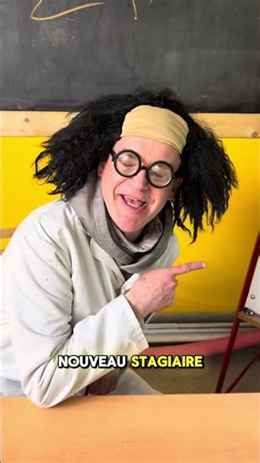 QUI EST CACHÉ DANS LA CLASSE ?! - PINK LILY