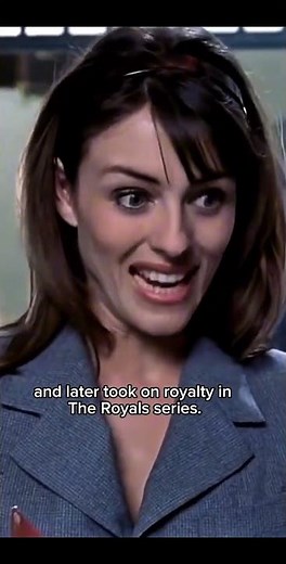 👑 Elizabeth Hurley’s Ageless Glamour!