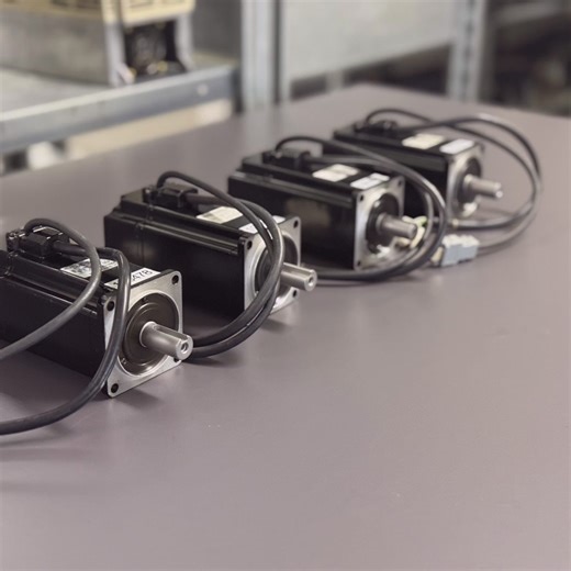 Industrypart GmbH on Instagram: "Ein Maschinenhersteller hat bei uns zwei Yaskawa AC Servo Motoren vom Typ SGMAH-04AAA21 und SGMAH-04AAA61D-OY als generalüberholte Austauschmotoren gekauft, die wir für ihn gezielt beschafft haben. Zuvor hatte der Kunde mehrfach versucht, diese Motoren über Online-Marktplätze zu beziehen. Auf den ersten Blick schien das praktikabel. In der Praxis traten jedoch immer wieder Probleme auf: unruhiger Lauf, Encoderfehler, steigende Temperaturen und Ausfälle nach kurze