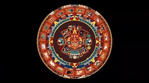 La Piedra del Sol es considerada como el monumento gráfico prehispánico más importante; representa la creación del quinto sol, momento de gran importancia para la cultura Mexica. Conoce los veinte días y sus deidades en esta producción del INPI. | Instituto Nacional de los Pueblos Indígenas