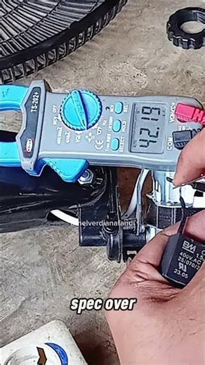 How to test a faulty 1.5uF fan capacitor using a digital multimeter #FanRepair #CapacitorTest