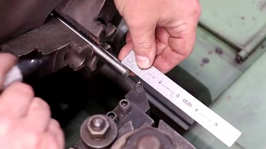 Easy Threading on the Metal Lathe with a Floating Die Holder