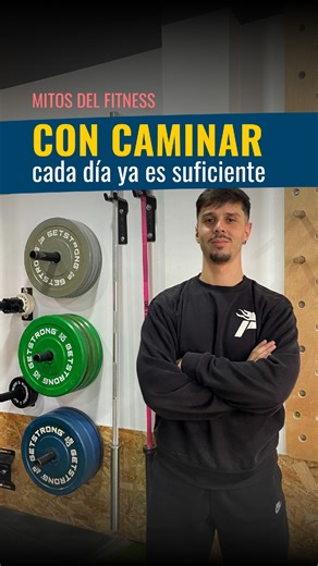 🚶‍♀️ Caminar cada día es un gran hábito. Pero si crees que solo con eso ya es suficiente para estar en forma… tenemos que hablar. A partir de los 30, perdemos masa muscular si no la entrenamos. Y caminar, aunque saludable, no genera el estímulo necesario para mantener huesos, músculos y articulaciones en buen estado a largo plazo. 👉 En Prometheus Sport Center – Malgrat de Mar combinamos movimiento funcional, fuerza adaptada y acompañamiento real para ayudarte a estar fuerte, activo y prevenir 