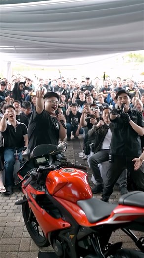 cuanhelmet.id on Instagram: "@cuanhelmet.id Grand Opening & Sunmori reels recap! 🏆🔥 Wonderful Event, Wonderful People ❤️ Terimakasih untuk setiap teman - teman, komunitas & Brand Representative yang sudah hadir! ✨ ~~~~~~~~~~~~~ Mau belanja Helm branded ORIGINAL, Aksesoris dan Apparel dengan kondisi Brand New ataupun Second Hand bergaransi dan terpercaya? Cuma @cuanhelmet.id jawabannya! Produk perawatan helm yang dirancang kusus untuk para riders yang pengen helmnya terawat, wajib pakai @cuanhe
