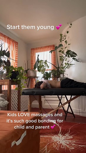 Bonding Through Massage: A Heartwarming Moment with Mom