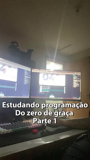 Esses dias o @ViraDev entrou em contato comigo e me convidou pra conhecer o conteúdo da plataforma deles — e resolvi testar estudando na prática. 💻 O que eu achei interessante é que tem vários conteúdos e videoaulas gratuitas pra quem quer aprender programação do zero, com explicações simples pra quem está começando. Pra quem sempre quis entrar na área de tecnologia mas não sabia por onde começar, pode ser um ótimo ponto de partida. Eu já comecei a estudar por lá e estou curtindo bastante o con