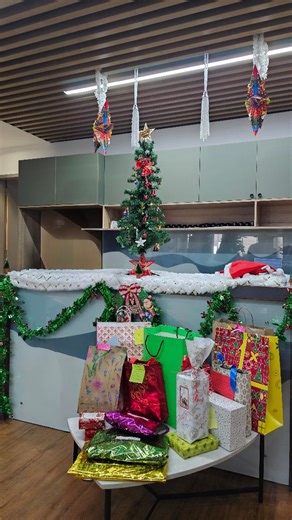 ✨ Work hard. Jingle harder. ✨ Secret Santa surprises  Plum cake cravings  Festive fits ❤️懶 And a whole lot of Christmas cheer  Office never looked this fun  #OfficeChristmas #ChristmasVibes #SecretSantaFun #FestiveFeels #WorkBesties OfficeReels HolidayMood ChristmasReel InstaReels ReelsTrend TrendingReels Christmas2025 | SteepGraph | Facebook