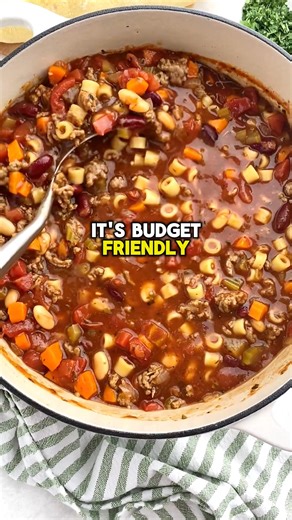 🍲✨ Homemade Pasta Fagioli Soup (Olive Garden Copycat!) This cozy, hearty Italian soup is packed with tender pasta, rich tomato broth, and two kinds of beans 😍 Perfect for a quick weeknight dinner or meal prep! 🔥 Ingredients You’ll Need: 🥩 1 lb Ground Beef 🫒 1 Tbsp Olive Oil 🧅 ½ Onion, diced 🥕 2 Medium Carrots, diced 🥬 3 Celery Stalks, diced 🧄 1 Tbsp Minced Garlic 🍅 3 cans Tomato Sauce (8 oz each) 🍅 1 can Diced Tomatoes (15 oz) 🌿 3 tsp Italian Seasoning 🌱 ½ tsp Dried Thyme 🧂 ½ tsp S