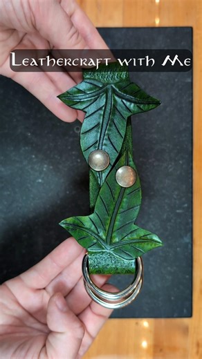 Make a mallorn leaf belt loop! Pattern available 🌿