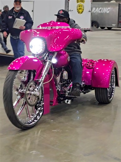 Harley Davidson Custom Trike Motorcycle Sounds in Detroit