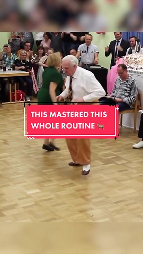 They mastered this whole routine! 🤧🐐 (via: IG/eggs.tyrone)