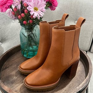 Tory Burch Chelsea 70mm Lug Leather Bootie New without box Size 6 Perfect!