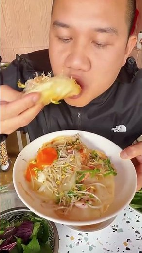 Bánh Xèo – Vietnam's Famous Street Food #StreetFood #BanhXeo #FoodCulture #FoodLover