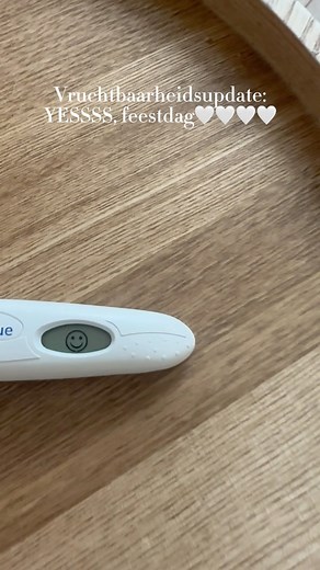 Yara Mairin Janson on Instagram: "YES, alweer goed nieuws!😊😊😊 Ondanks dat bij een ‘’gemiddelde’’ cyclus het al geweest zou zijn, voelde ik dat het nog ging komen. Het klinkt gek, maar deze test deed ik dan ook vol zekerheid dat die smiley er zou komen.🤍 Dit voelt als zo’n ontzettende opluchting. Nu durf ik pas te geloven dat mijn lijf zichzelf echt heeft herpakt. Bijzonder wat bewust goed voor jezelf zorgen, beter eten & minder stress op lange termijn kan opleveren. Dat een lijf na 17 jaar a