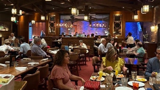 What Knoxville restaurants are open on Christmas Day?