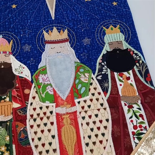 Create a stunning nativity wall hanging that honors the shepherds’ journey and the joy of the season. ✔️ Designed for 5×7, 6×10 & 7×12 hoops ✔️ In-the-hoop simplicity with meaningful imagery ✔️ Perfect for gifting or your own home décor 👉 Stitch with heart and tradition. | Sweet Pea Machine Embroidery