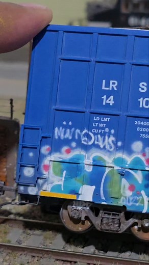 Aurora miniatures. 1:87 Highcube. #modelrailroading #modelosaescala #hoscale #graffitiart #auroraminiatures | Mike Correa