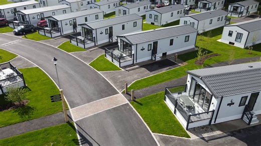 👀 Let's take a quick tour of Maple Walk! 🌳 Home to 128 brand-new lodges at our Skegness resort! #ReadyToButlins Discover more at http://spkl.io/61874Nl9D | Butlin's