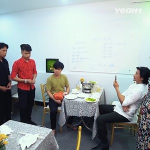 2.4M views · 10K reactions | Lợi dụng bạn khờ để ăn chùa uống chực, hai thanh niên bẽ mặt khi thấy bạn thật lòng đối đãi ----------- ©️ Cháo Trắng - Sản xuất và bản quyền thuộc về Yeah1. ©️ The copyright of this video belongs to Yeah1. | Bánh Cuốn | Facebook